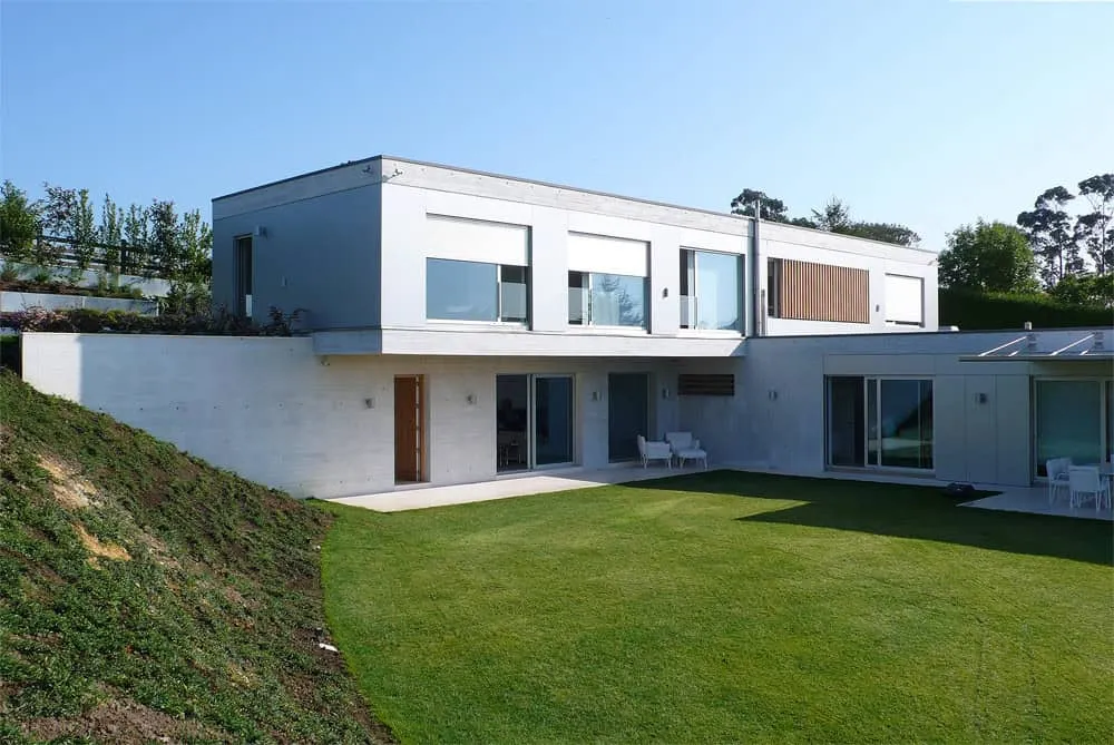 索莫布u的现代简约住宅,位于西班牙,由爱德华多·费尔南德斯和弗洛伦蒂娜·穆鲁萨巴尔设计 索莫布u的现代简约住宅,位于西班牙,由爱德华多·费尔南德斯和弗洛伦蒂娜·穆鲁萨巴尔设计