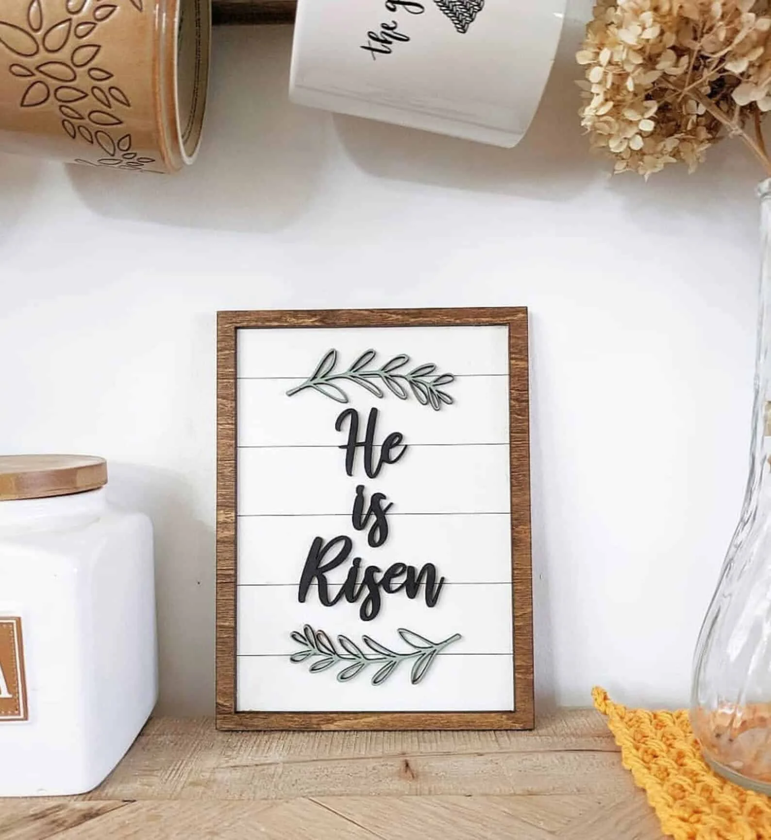 16. “他复活了”标识