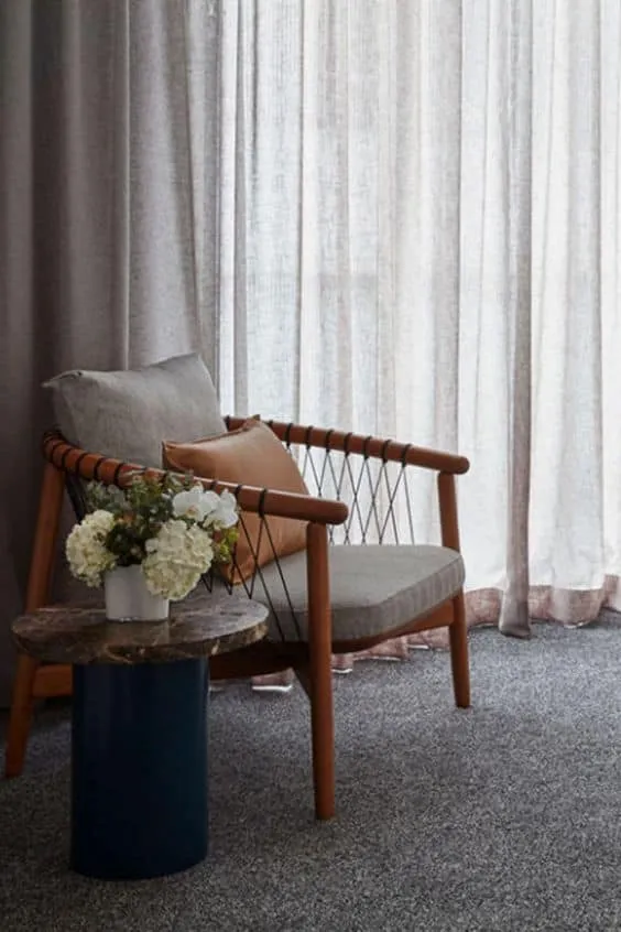 用特色扶手椅装饰玄关的建议