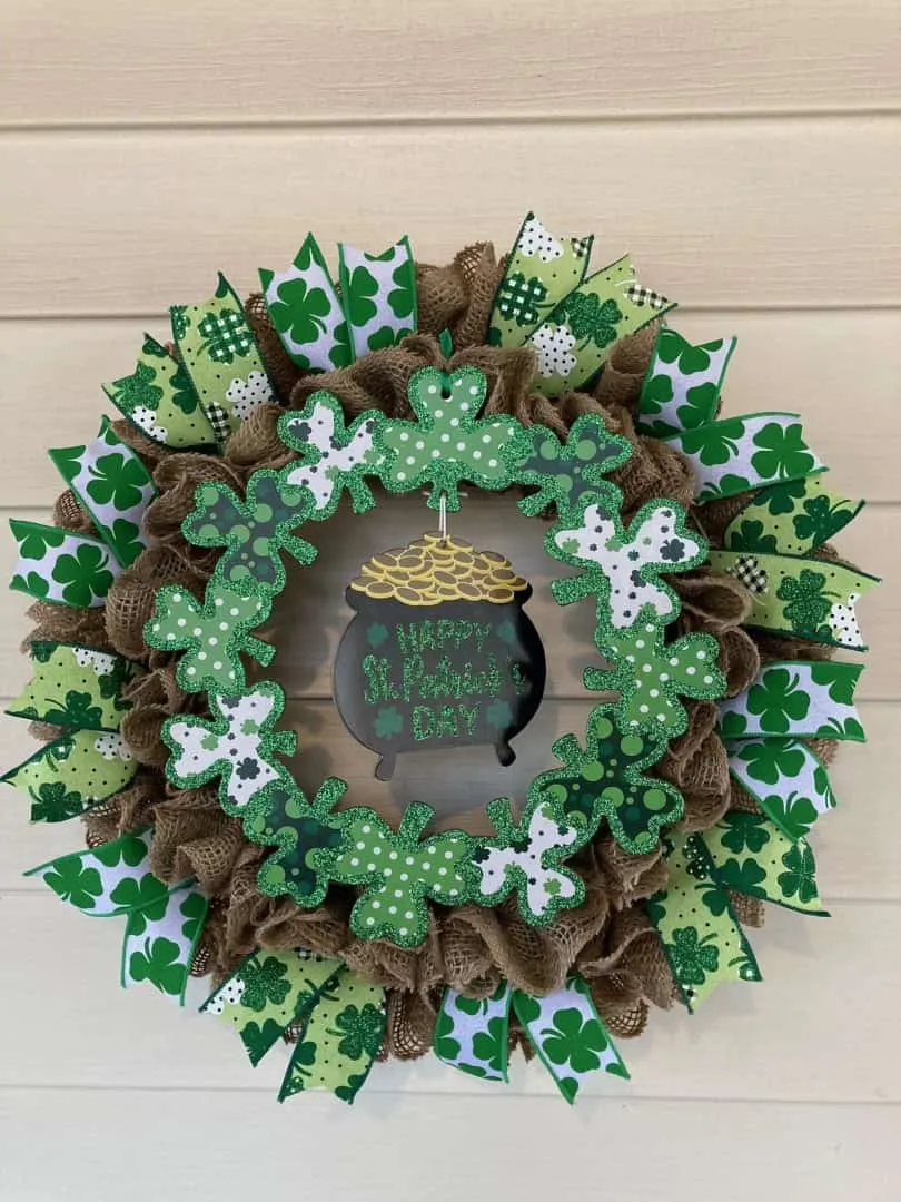 6. 圣帕特里克节带流苏的花环