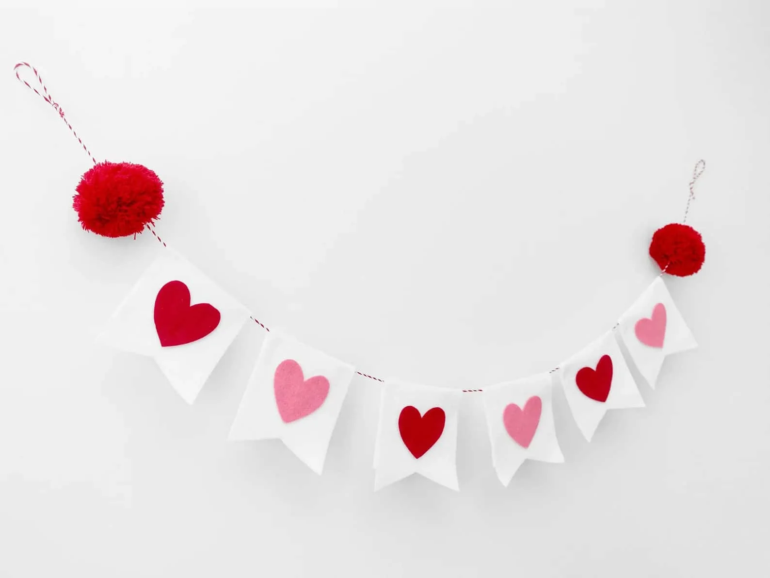 16. 毛毡 Pom-Pom 心形彩灯