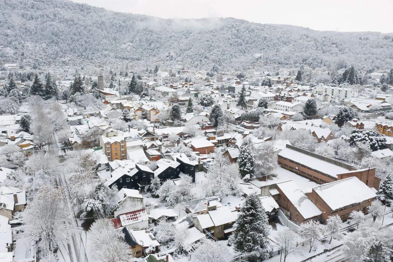 阿根廷家庭区域山上的住宅综合体由Estudio Botteri-Connell设计