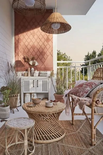 用这些巧妙的桌子为您的阳台获取灵感