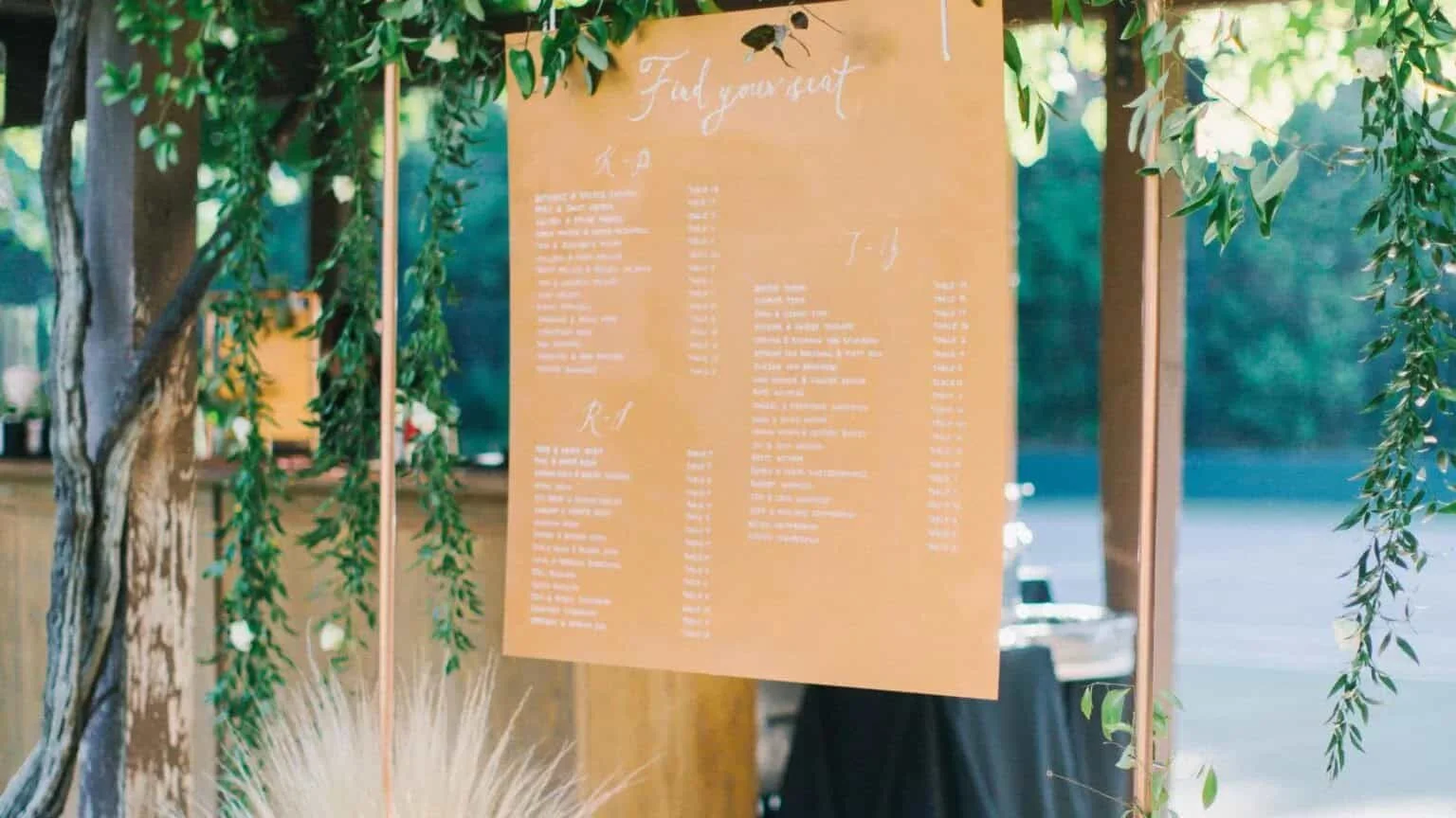 10. Cree un seating chart DIY para su boda