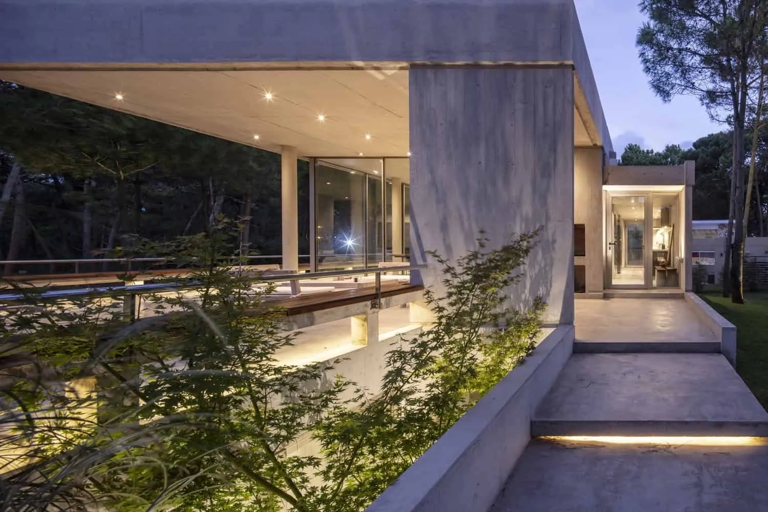 Estudio Frolik设计的十棵松树之家，阿根廷皮纳马尔