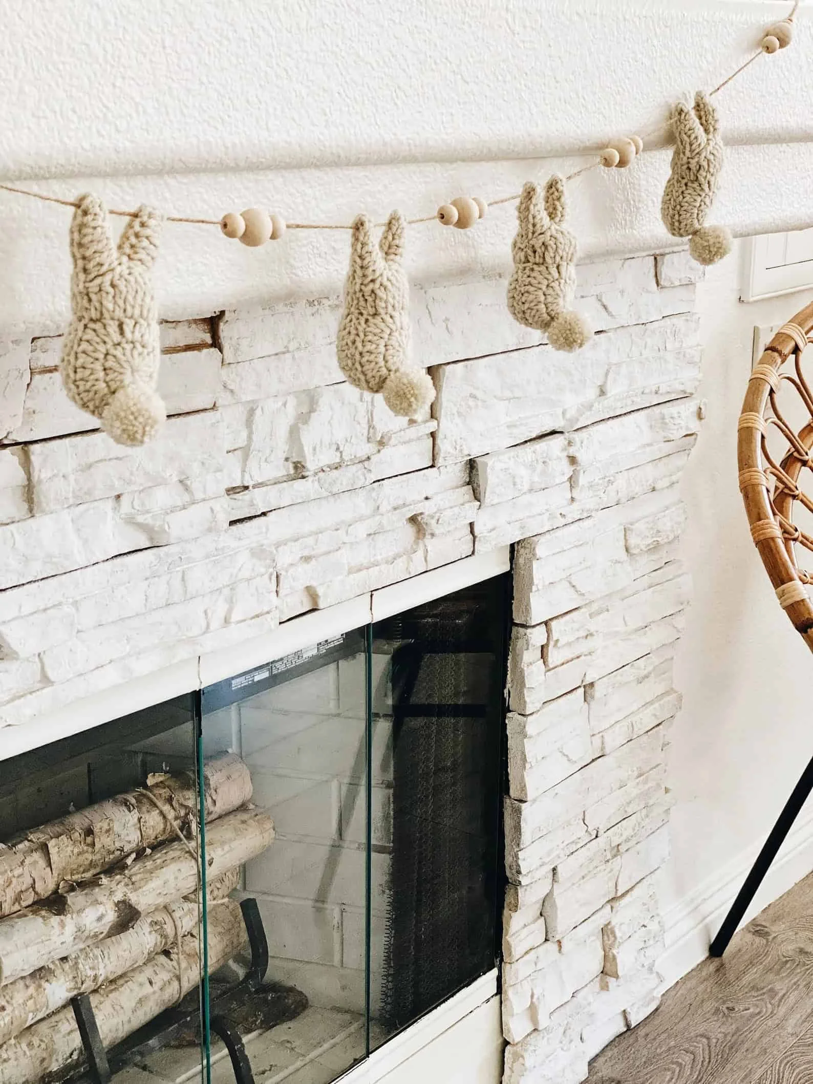 15. Guirnaldas con conejos colgantes