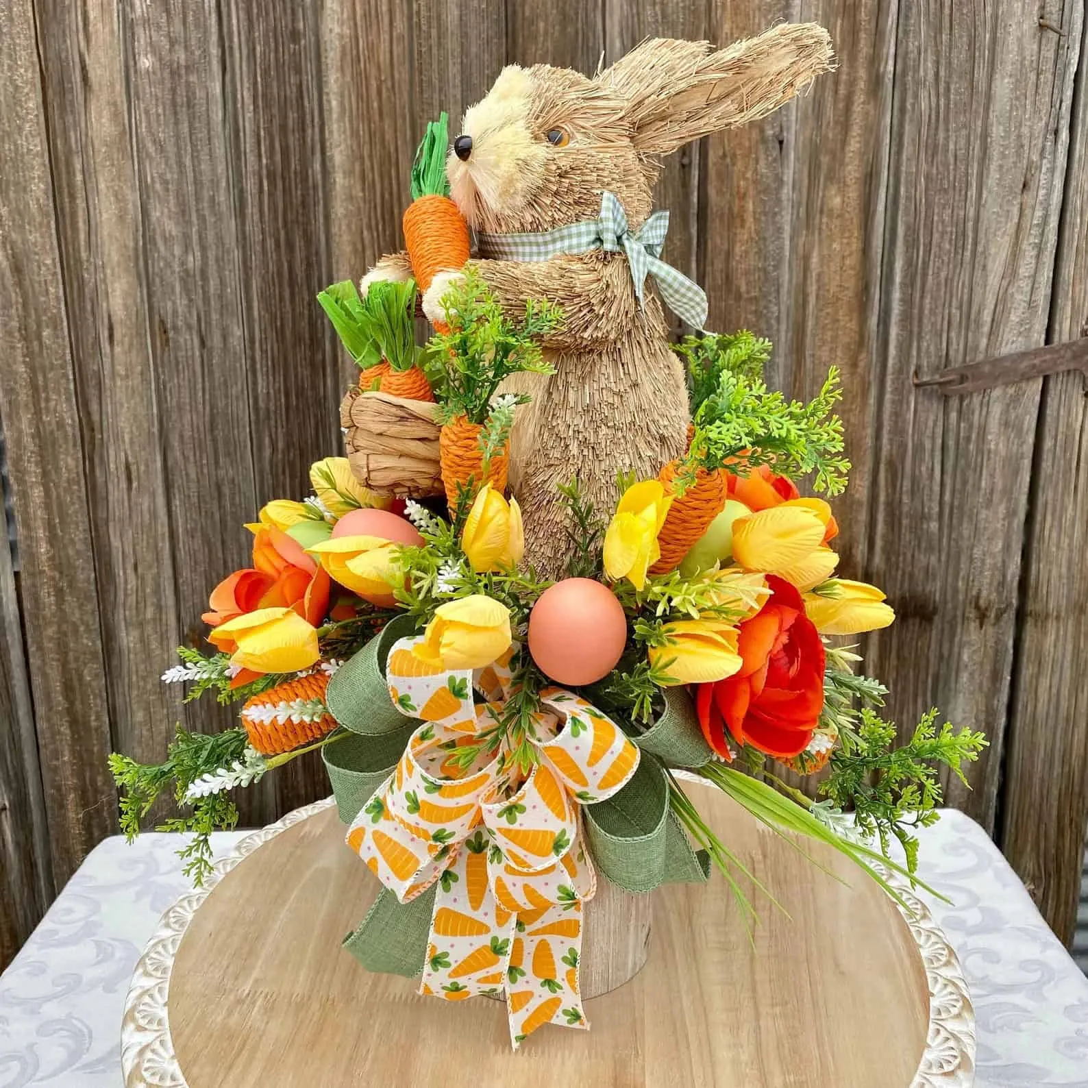 8. 欢乐兔子花卉装饰