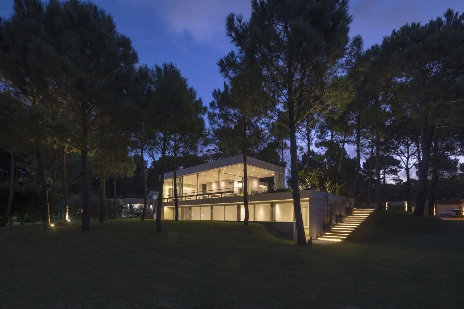 Estudio Frolik设计的十棵松树之家，阿根廷皮纳马尔