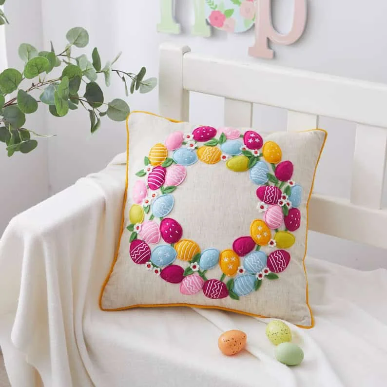 8. Almohada con imagen de guirnalda de Pascua