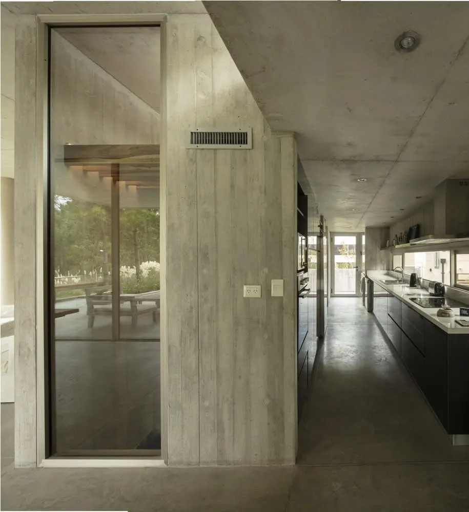 Estudio Frolik设计的十棵松树之家，阿根廷皮纳马尔