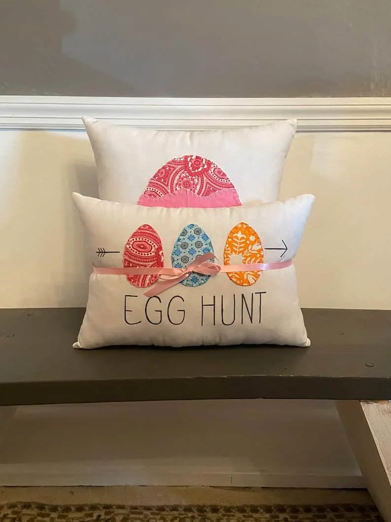 2. Almohadas vintage con temática de Pascua