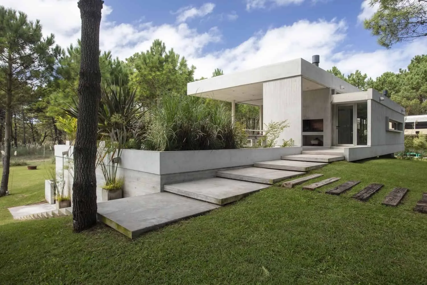 Estudio Frolik设计的十棵松树之家，阿根廷皮纳马尔