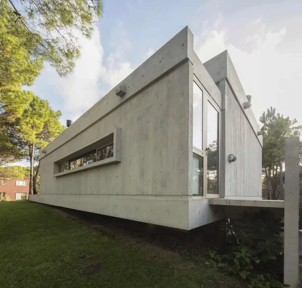 Estudio Frolik设计的十棵松树之家，阿根廷皮纳马尔