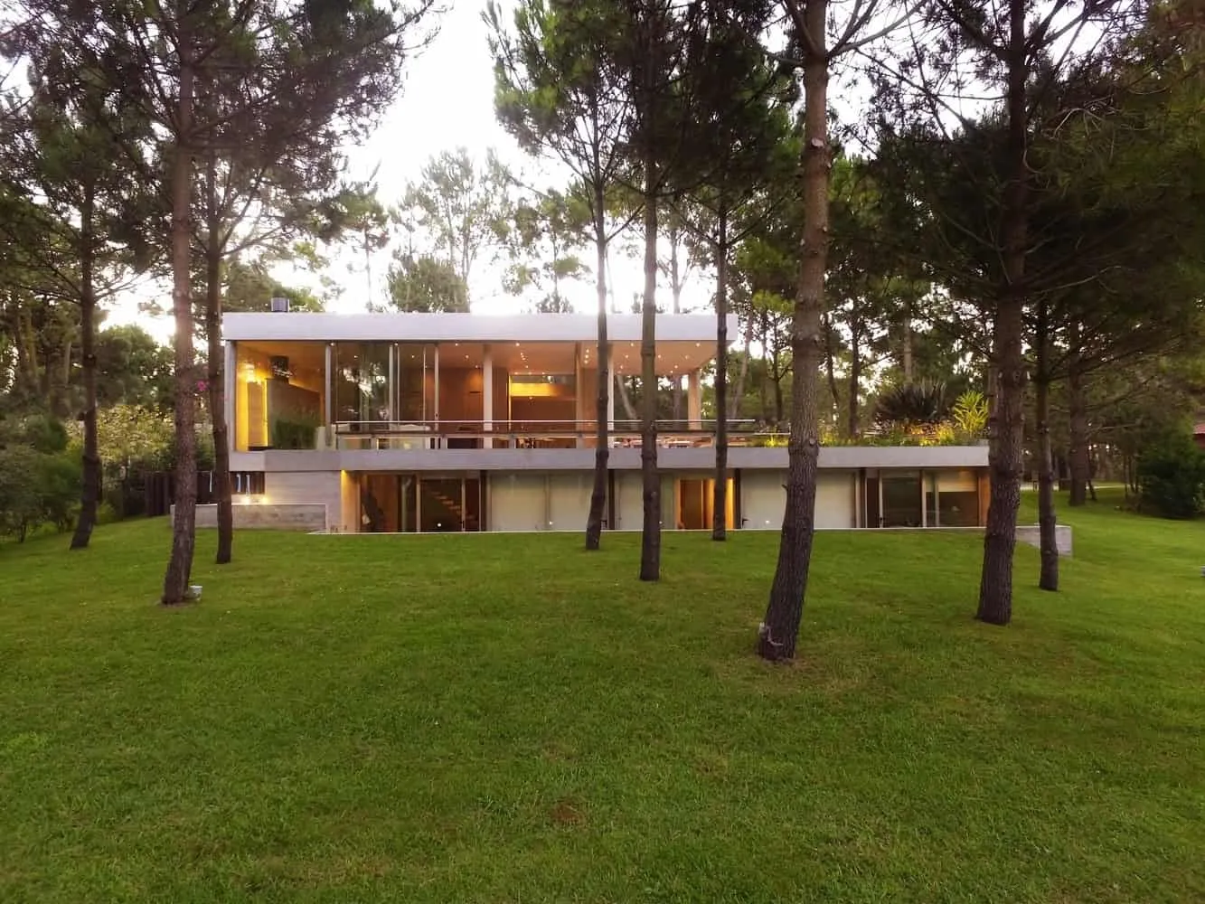 Estudio Frolik设计的十棵松树之家，阿根廷皮纳马尔