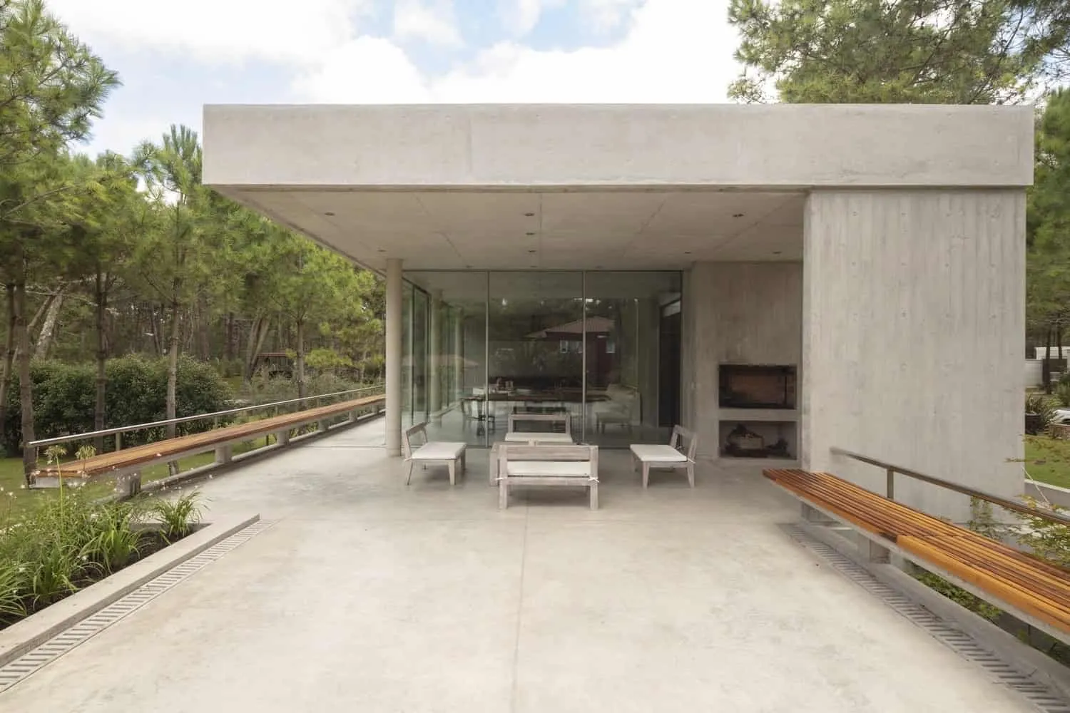 Estudio Frolik设计的十棵松树之家，阿根廷皮纳马尔