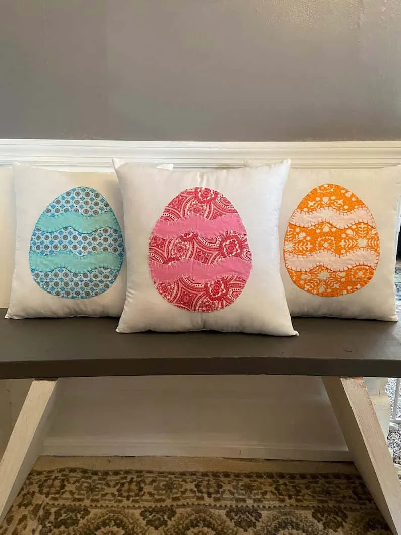 6. Almohada vintage con huevo de Pascua