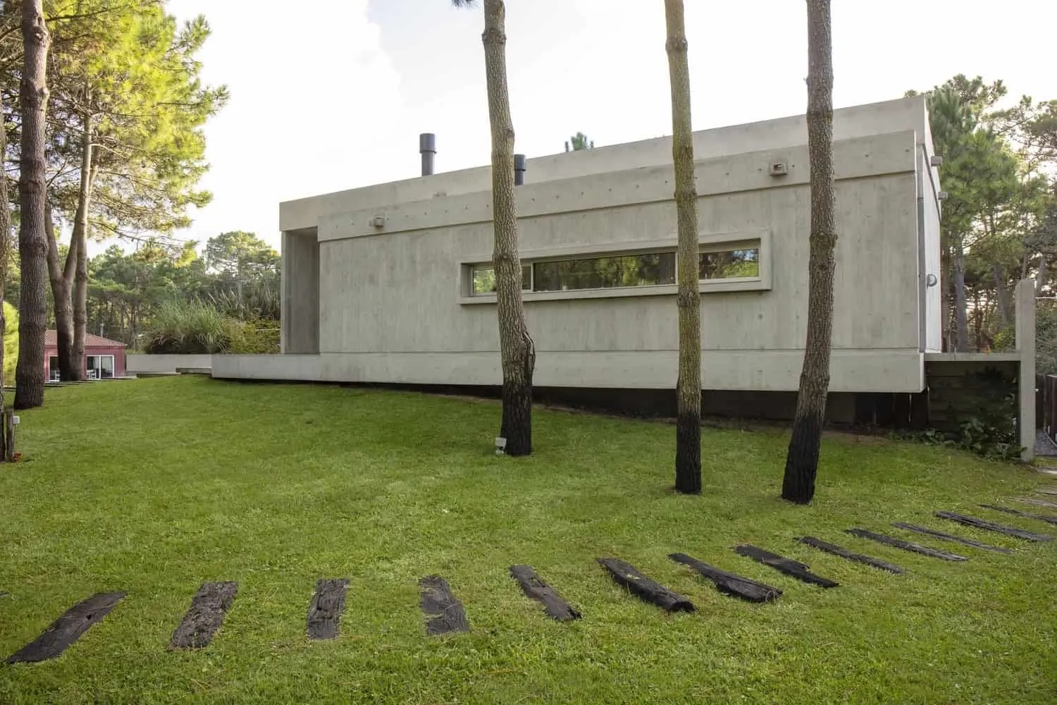 Estudio Frolik设计的十棵松树之家，阿根廷皮纳马尔