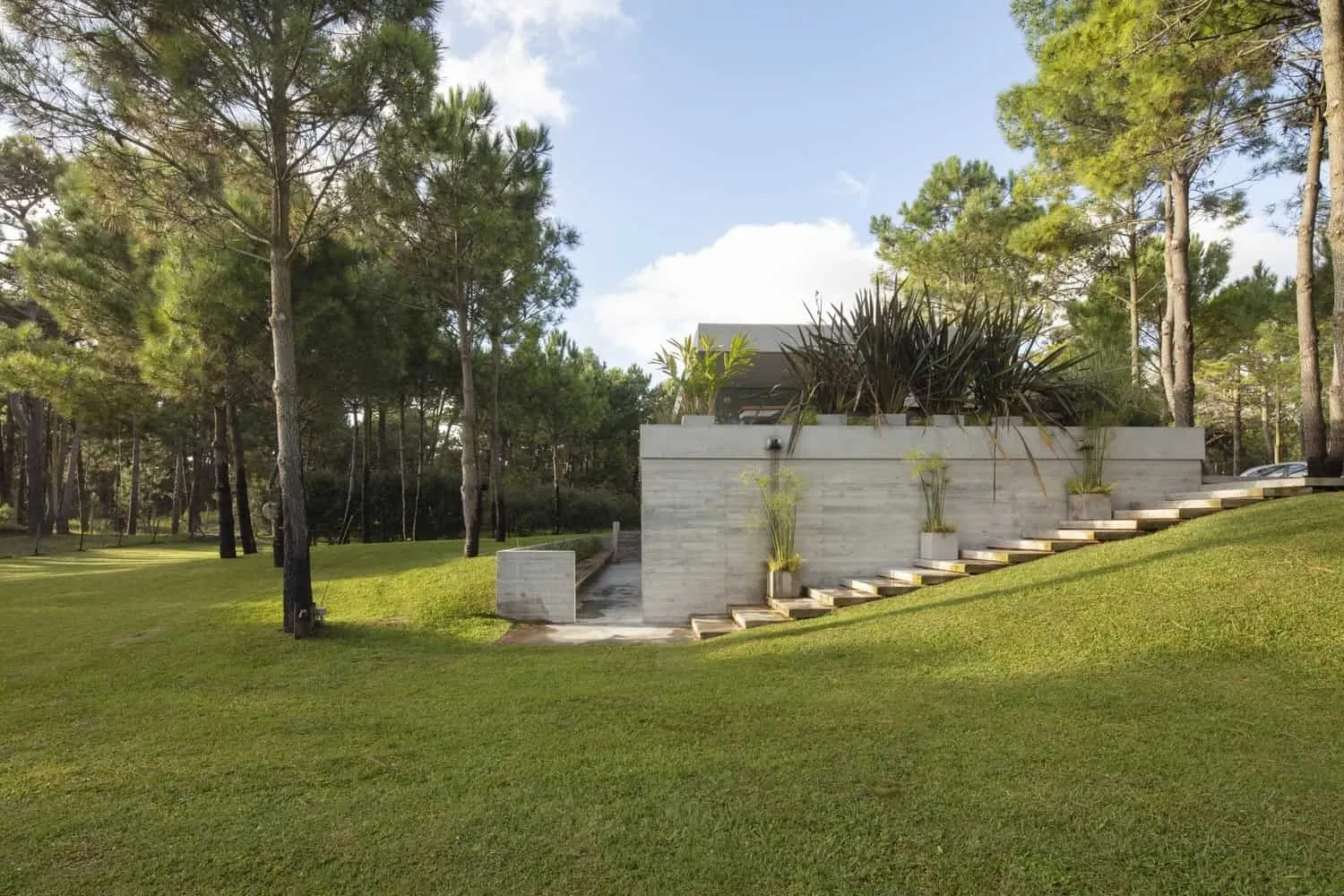 Estudio Frolik设计的十棵松树之家，阿根廷皮纳马尔