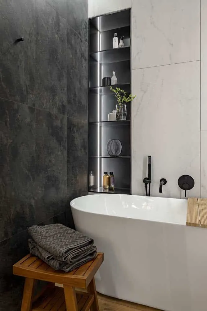 高对比度，高格调——现代生活的黑白浴室