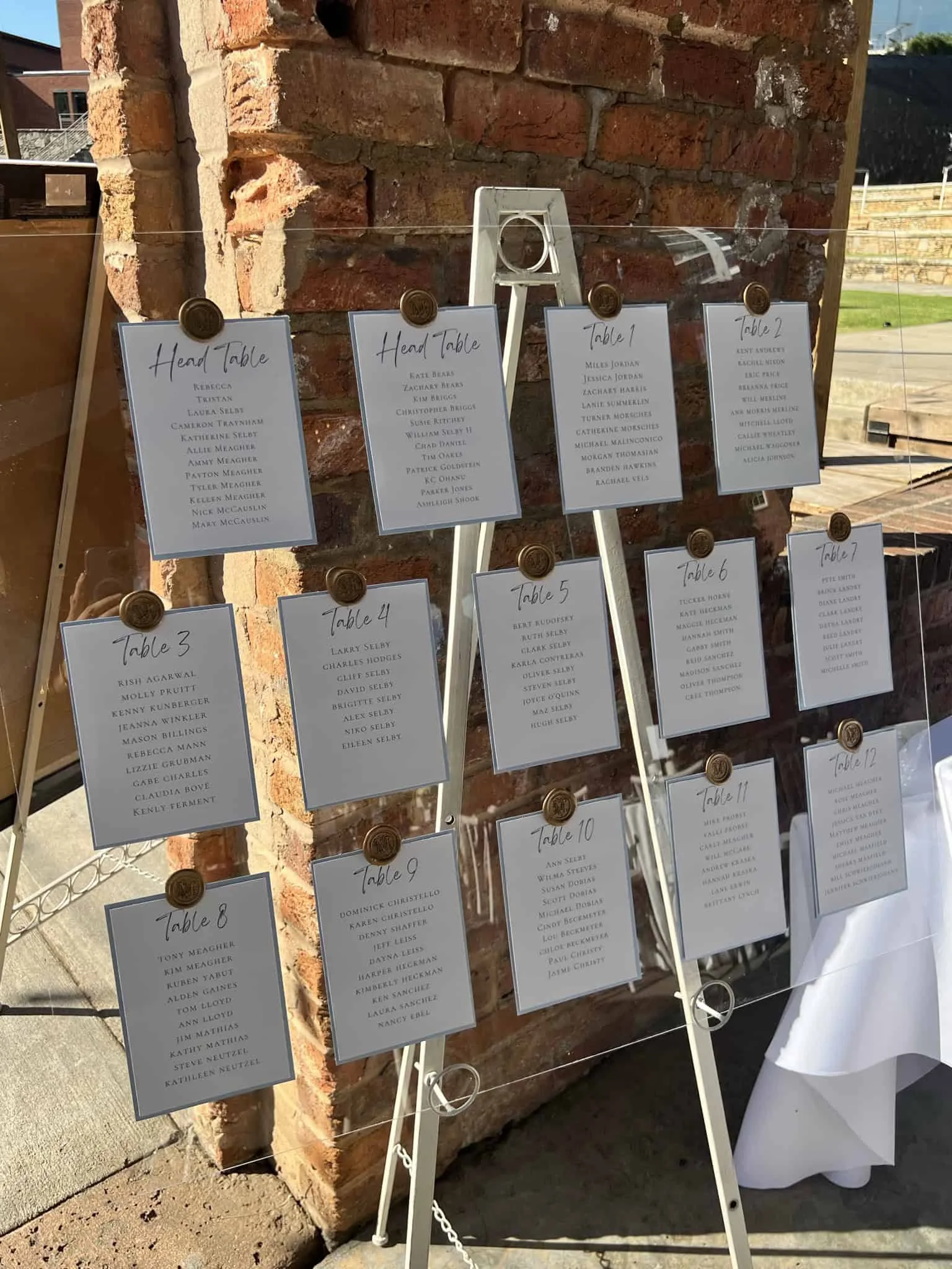 12. Seating chart acrílico barato y sencillo DIY