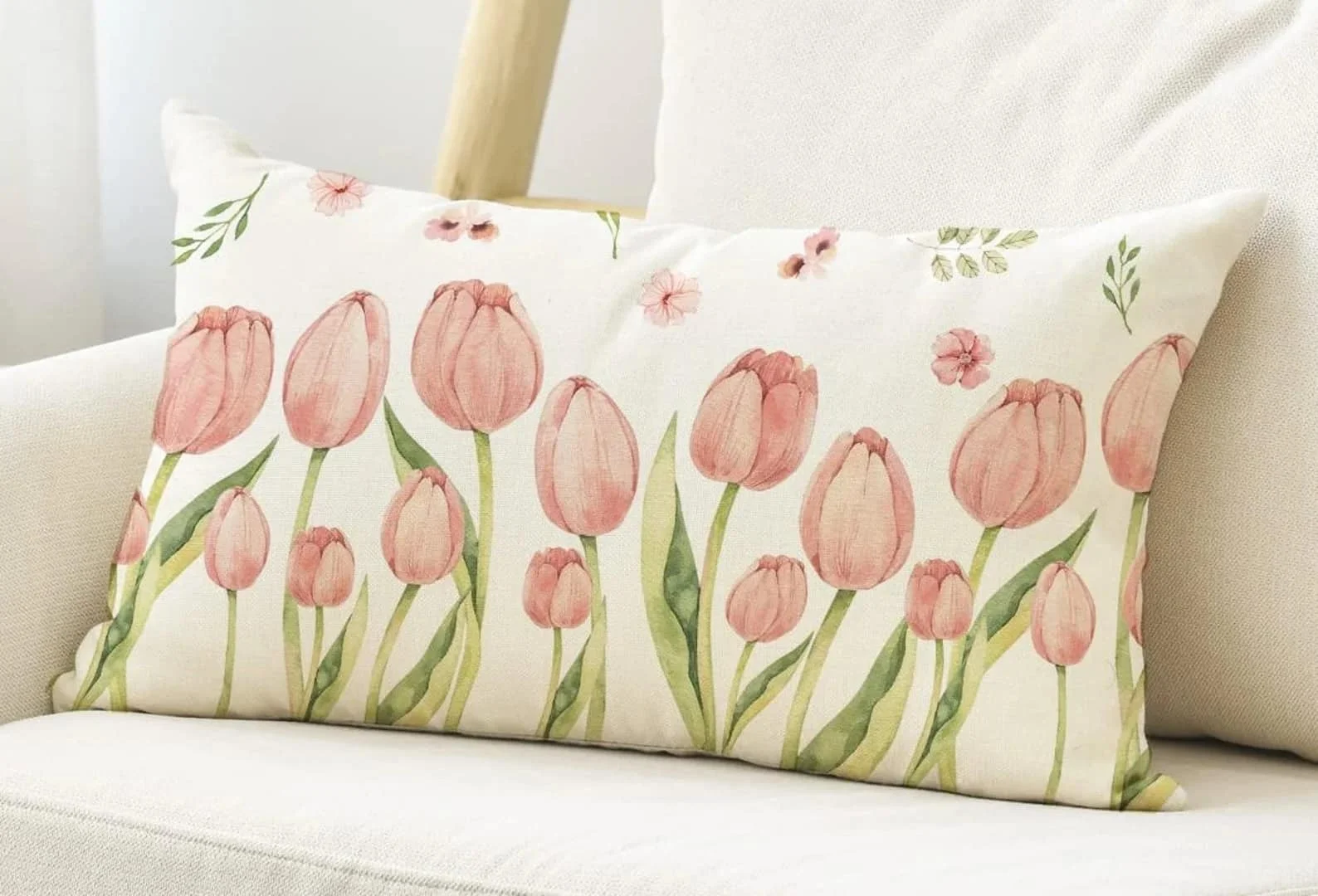 10. Almohada rosa con tulipán