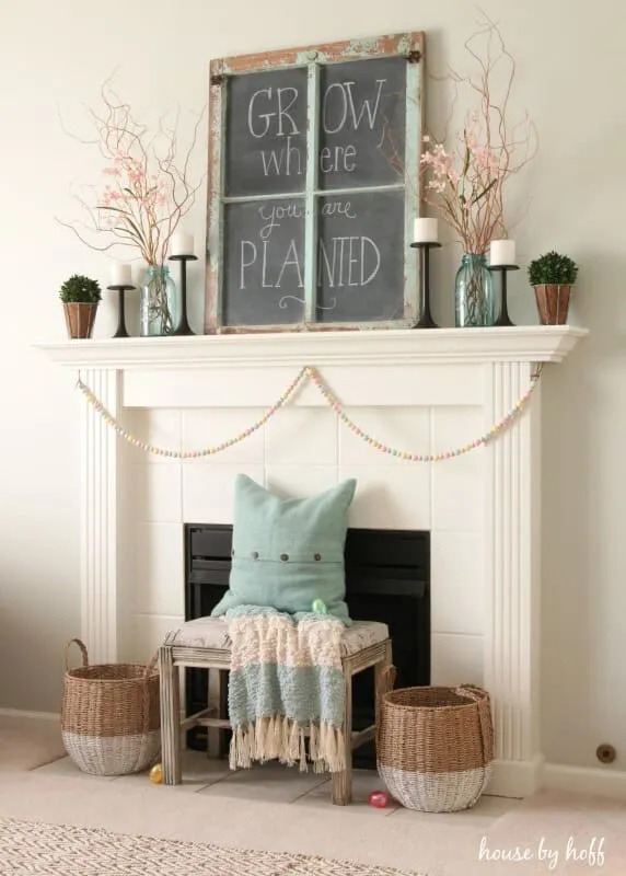 11. Weißes und lebhaftes Frühjahr-Kaminregal