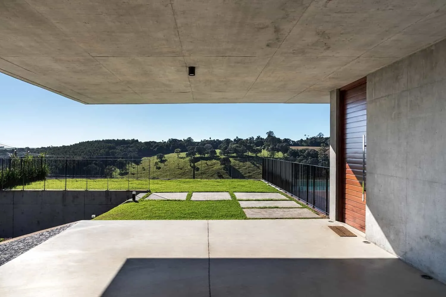 巴西帕托布兰科的米格尔·马塞多建筑事务所设计的JK住宅