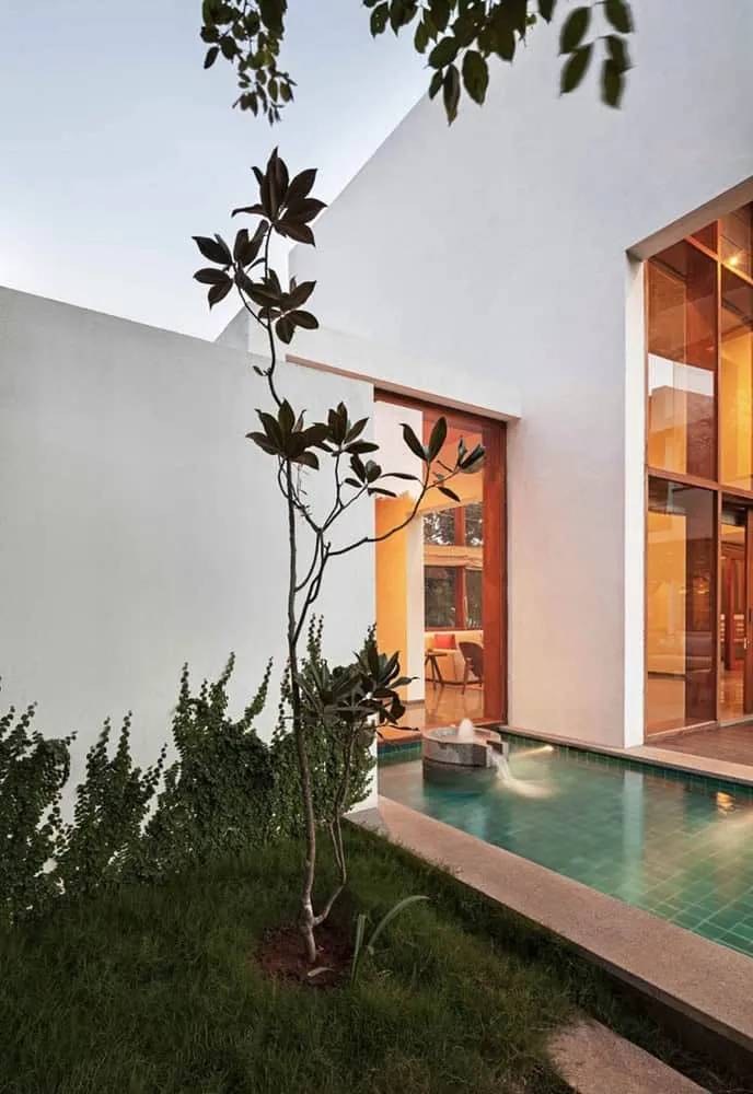 印度班加罗尔的Khosla Associates设计的L-Plan住宅 印度班加罗尔的Khosla Associates设计的L-Plan住宅