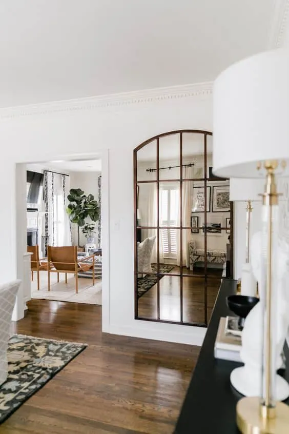 Stylish Ideas for Decorating a Dining Room with Mirrors That Elevate Your Home Design