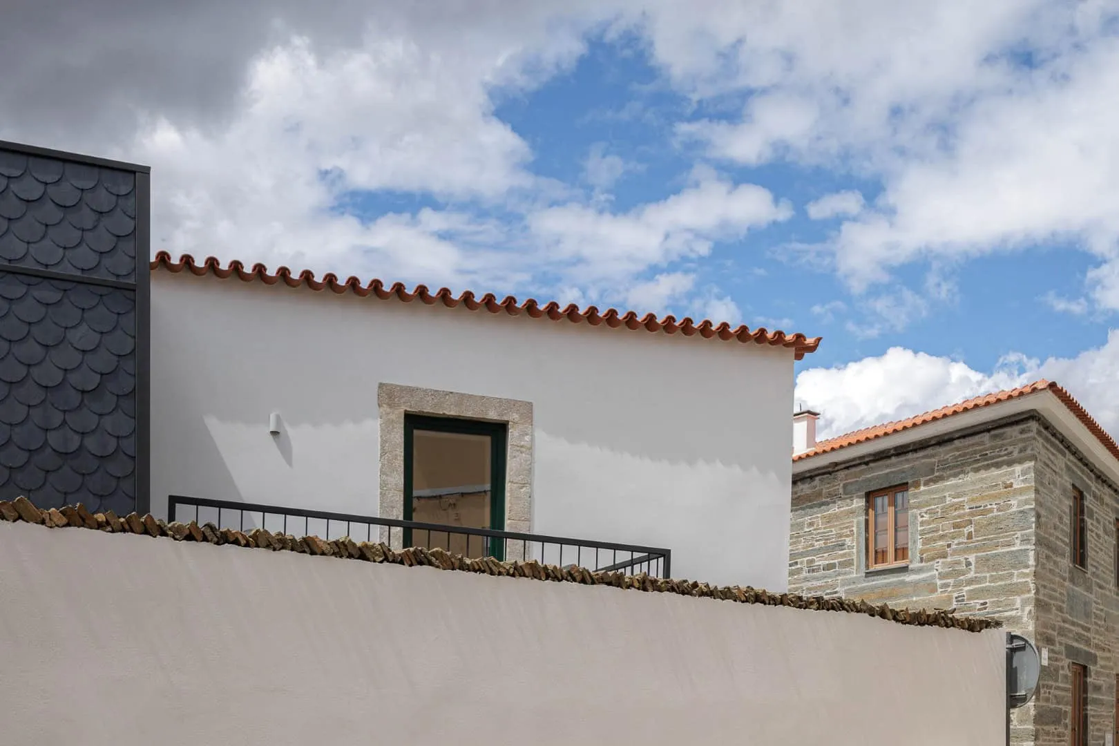Casa Caldeira según el proyecto de Filippe Pina en Vila Nova de Foz Côa, Portugal
