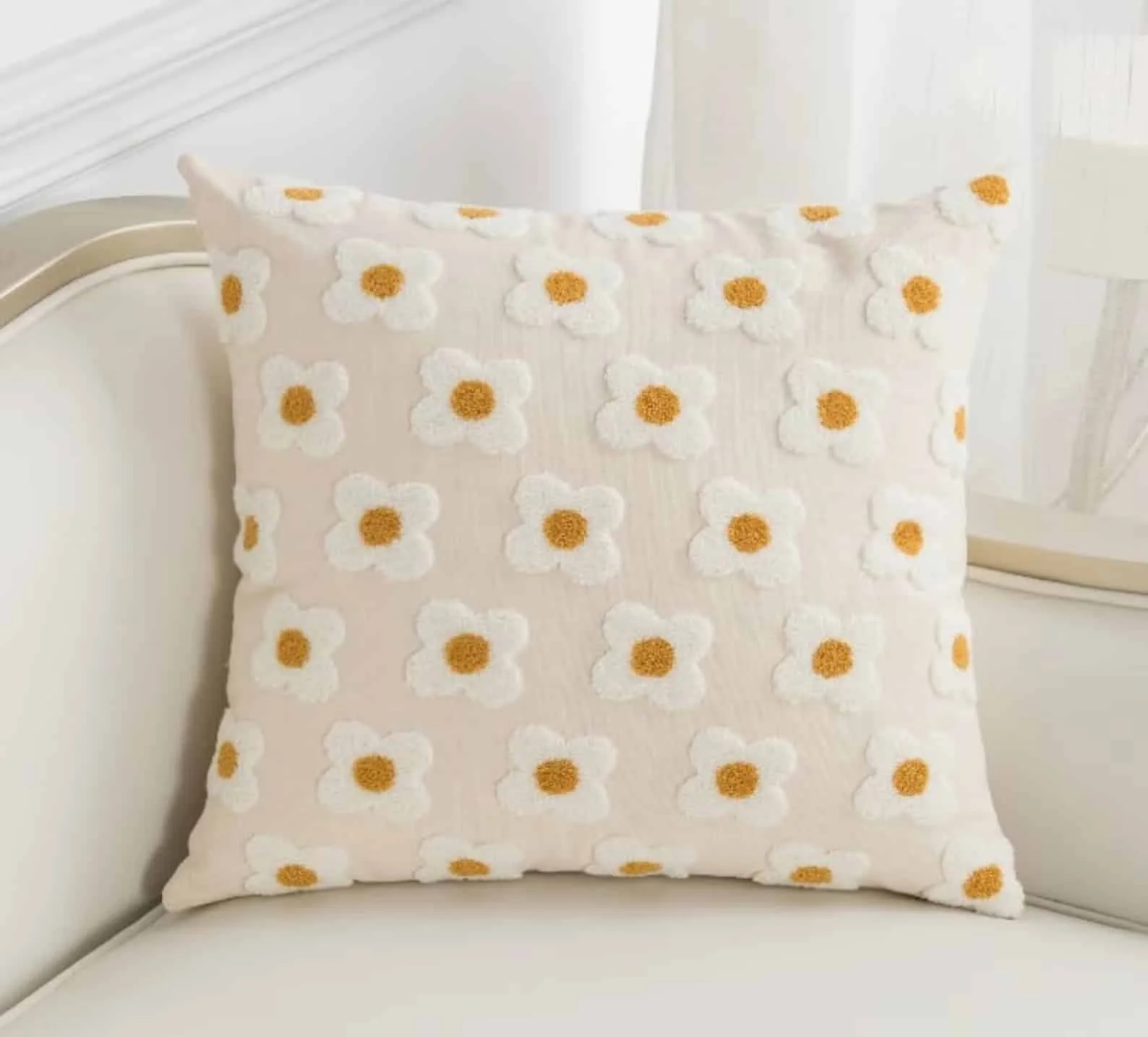 18. 花卉刺绣靠垫