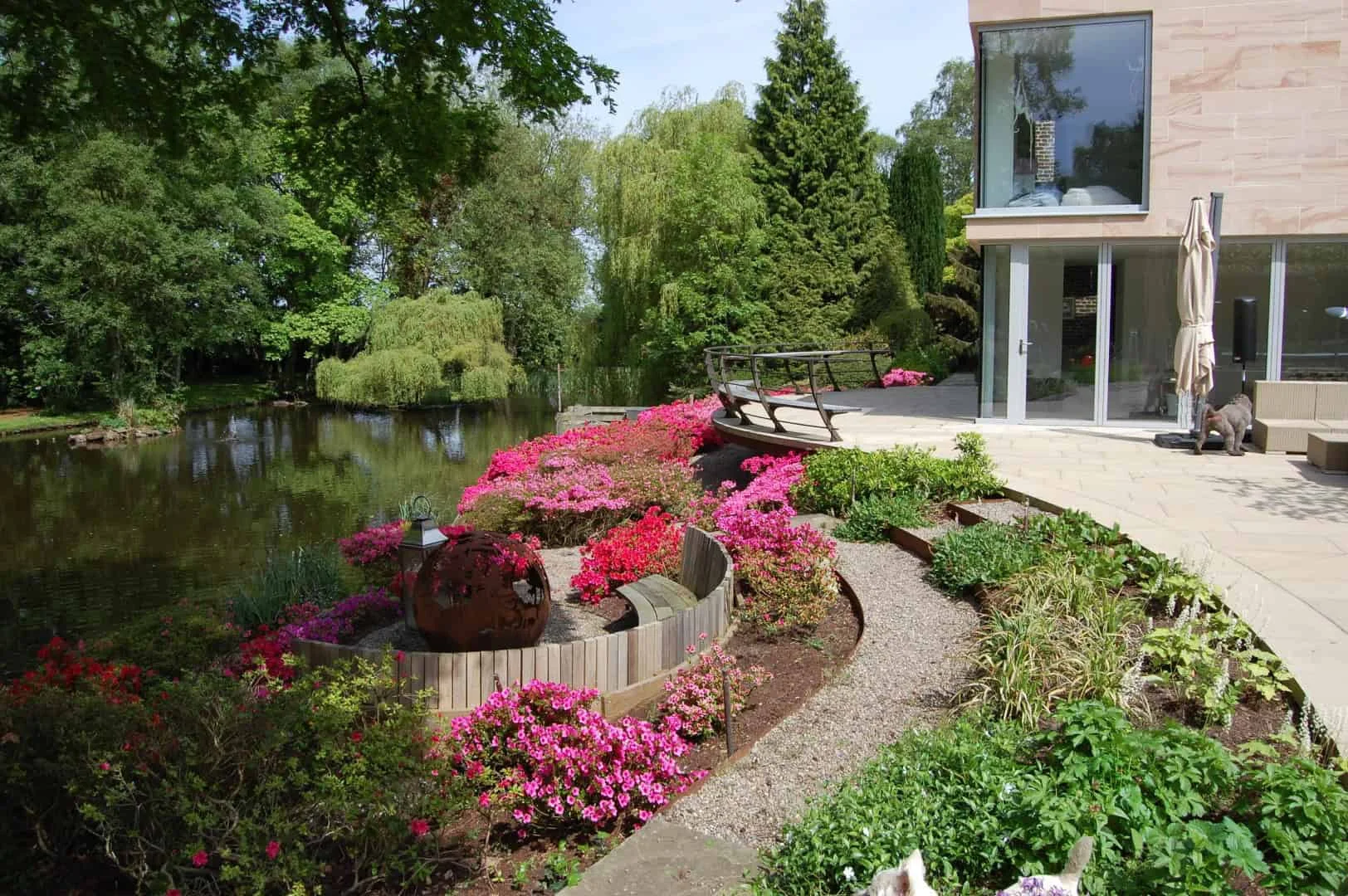 16. Манор с рвом