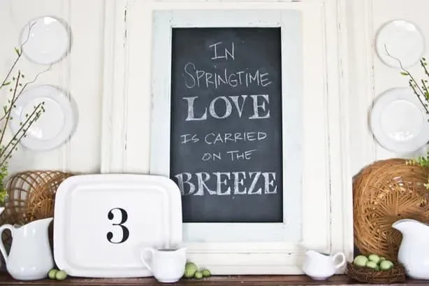 7. DEKORIEREN SIE IHRE KAMINREGAL FÜR DEN FRÜHLING