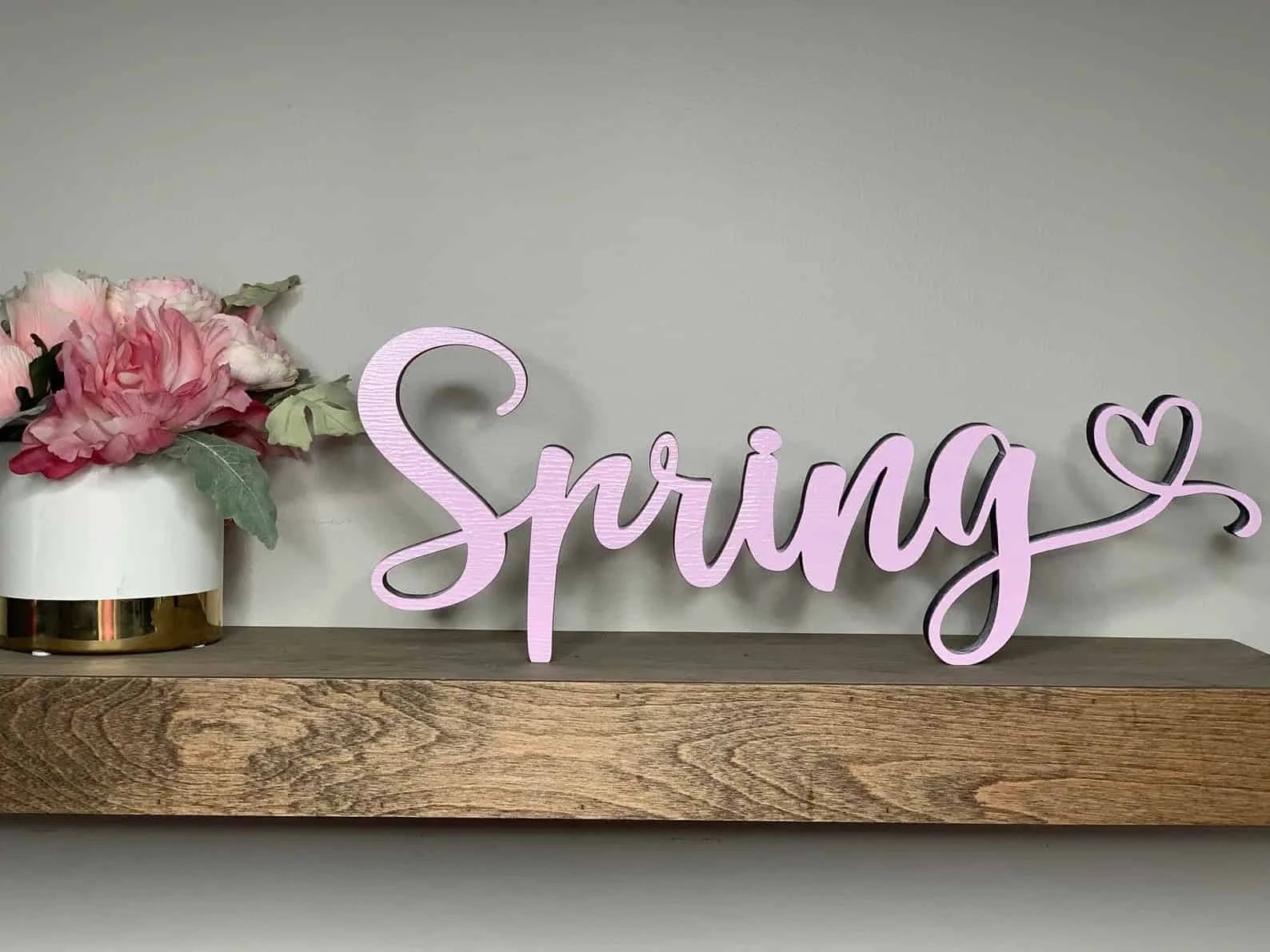 4. Frühlingsschwebendes Holzzeichen mit Herz