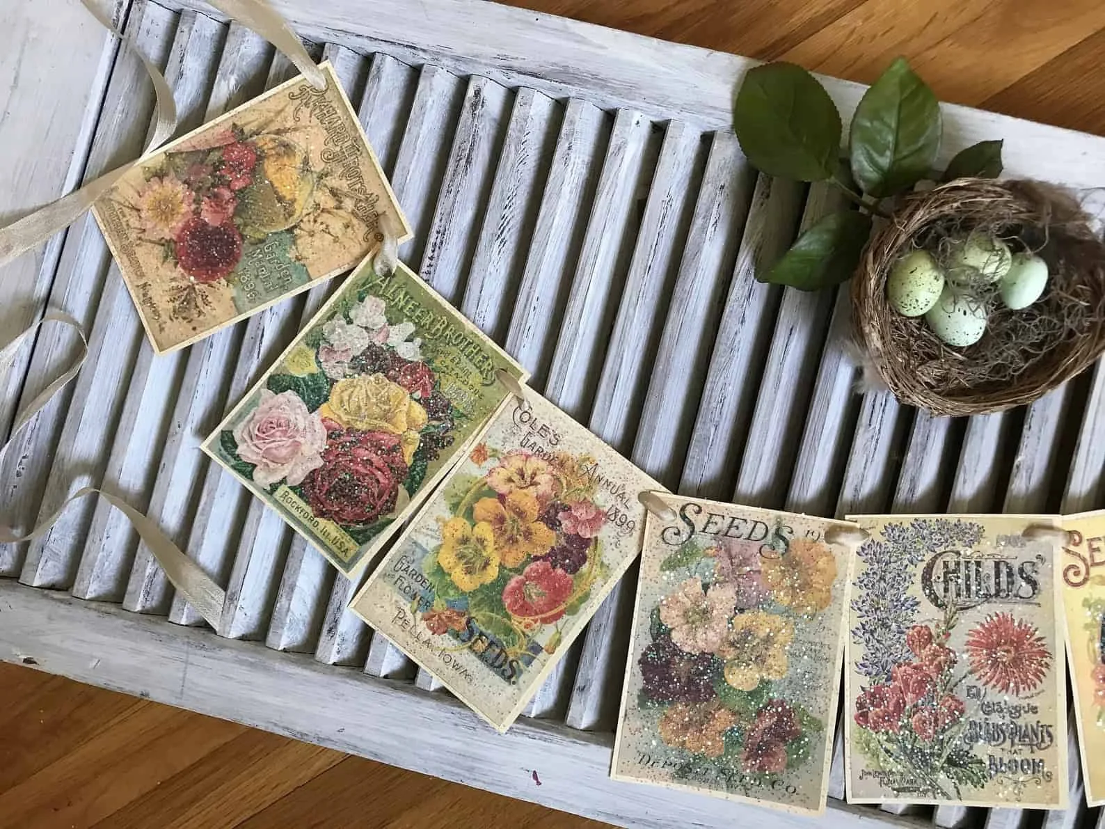 8. 闪亮纸春横幅