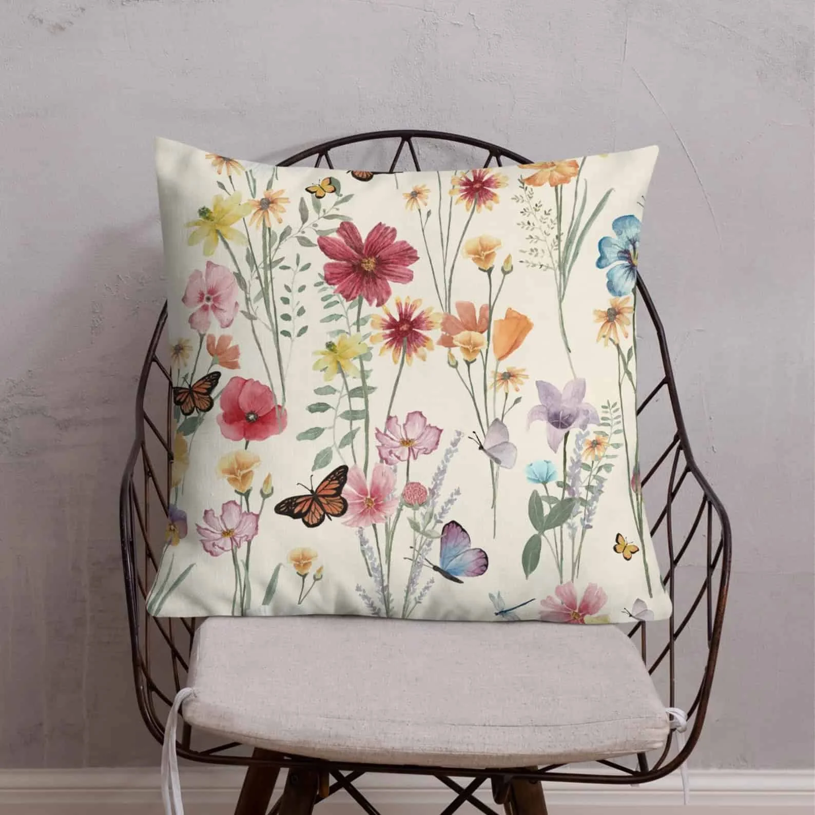 2. Almohada con pinturas acuáticas y flores silvestres para primavera