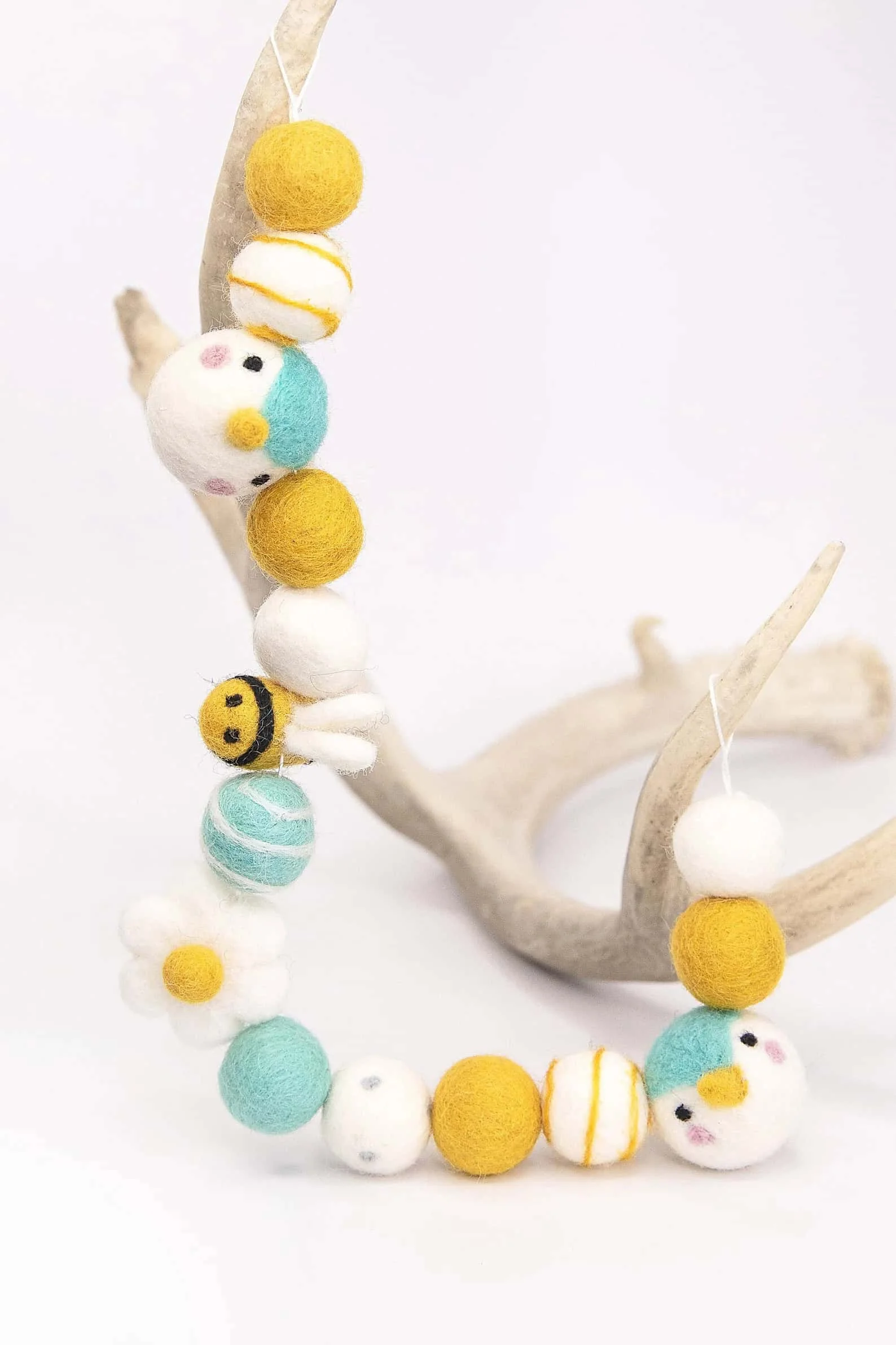 10. Pájaro amarillo bonito