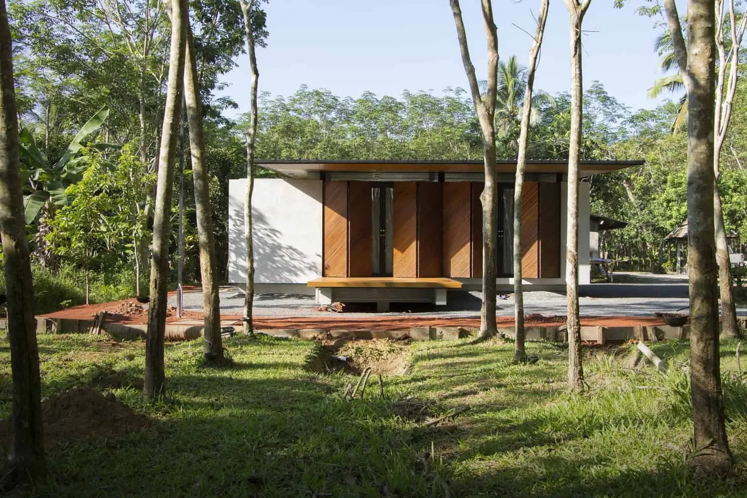 Fattahlung House by Architect Rakchai Noratedilok in Thailand