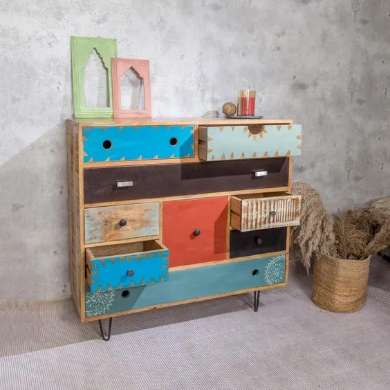 享受我们可爱的儿童床头柜收藏