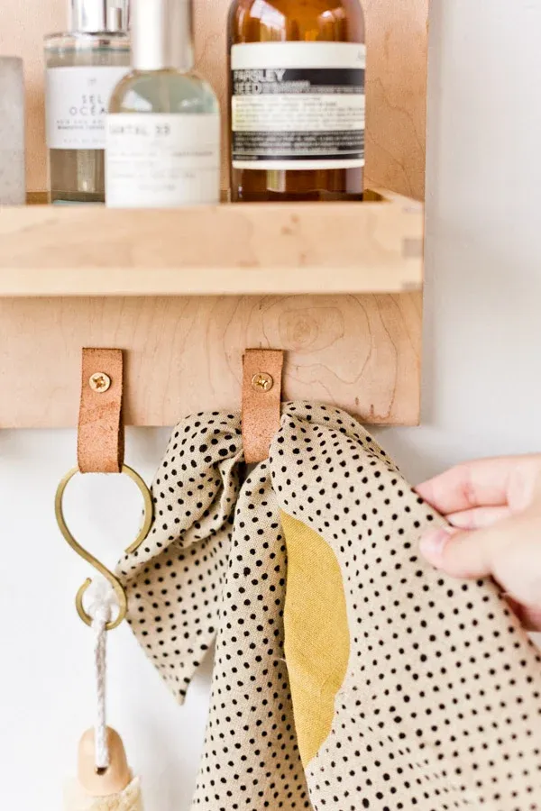 现代带镜子的浴室DIY整理盒