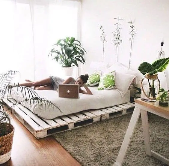 最舒适托盘床的型号和室内设计灵感