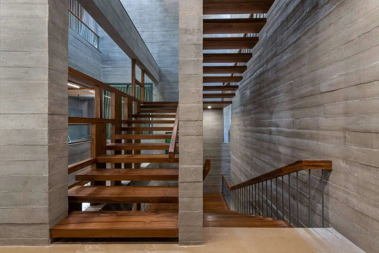 The Grid Architects 设计的阿赫迈达巴德混凝土粗野主义住宅