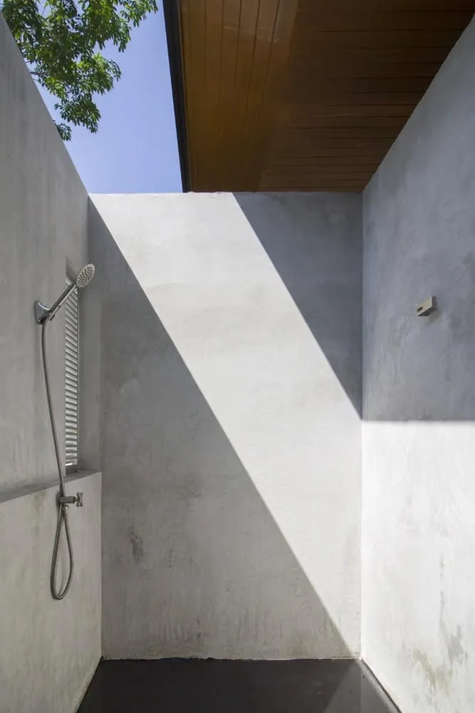 Fattahlung House by Architect Rakchai Noratedilok in Thailand