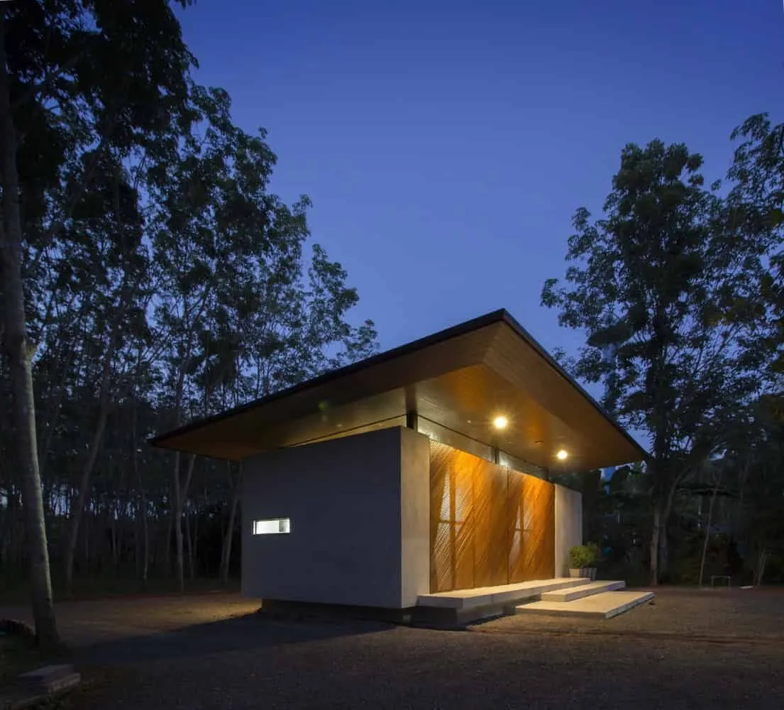 Fattahlung House by Architect Rakchai Noratedilok in Thailand