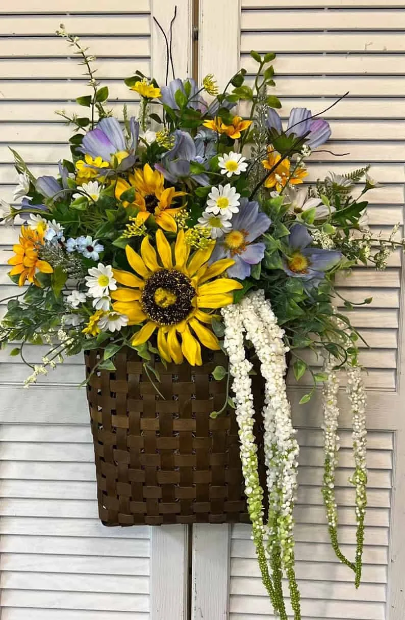 10. Guirnalda de girasoles en la puerta