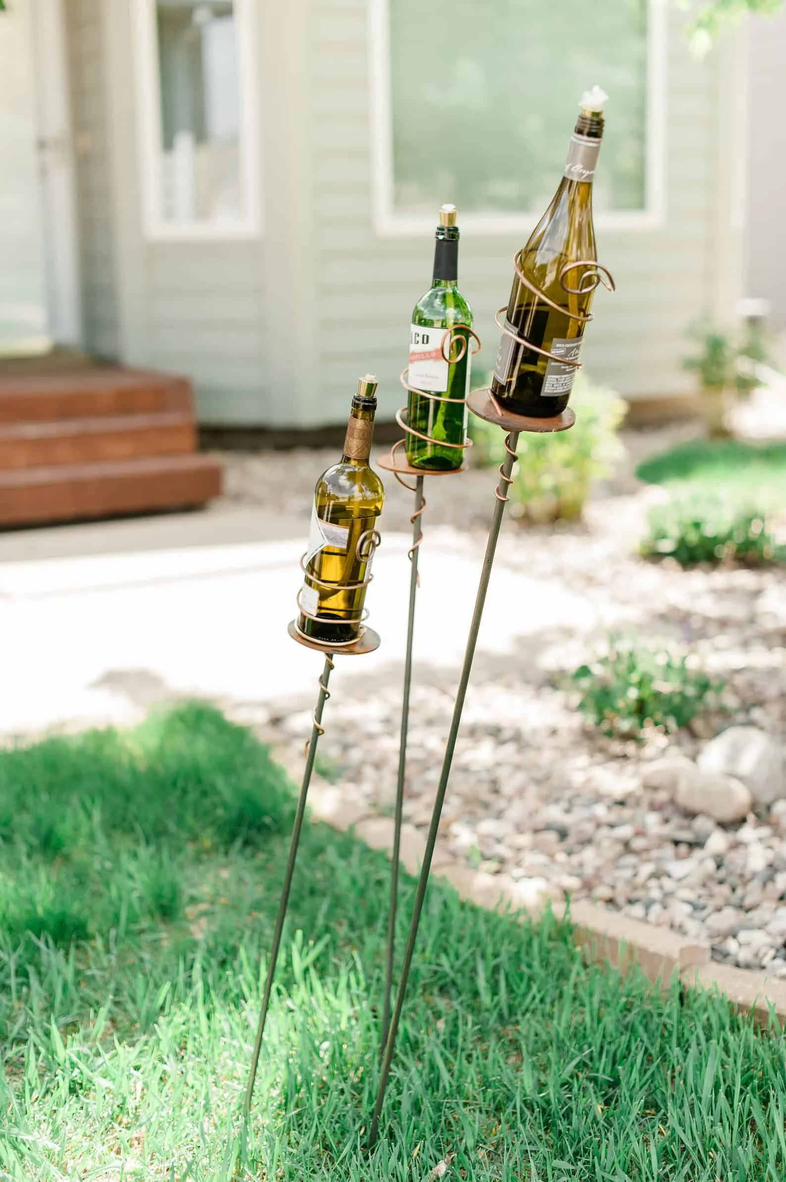 9. Dispensador de vino metálico