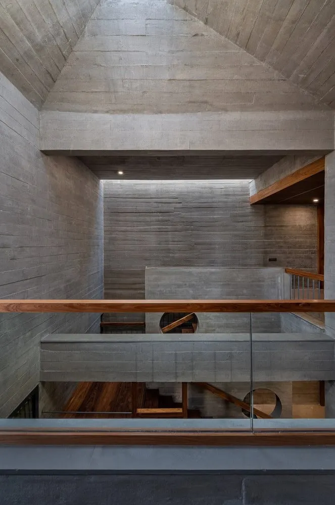 The Grid Architects 设计的阿赫迈达巴德混凝土粗野主义住宅