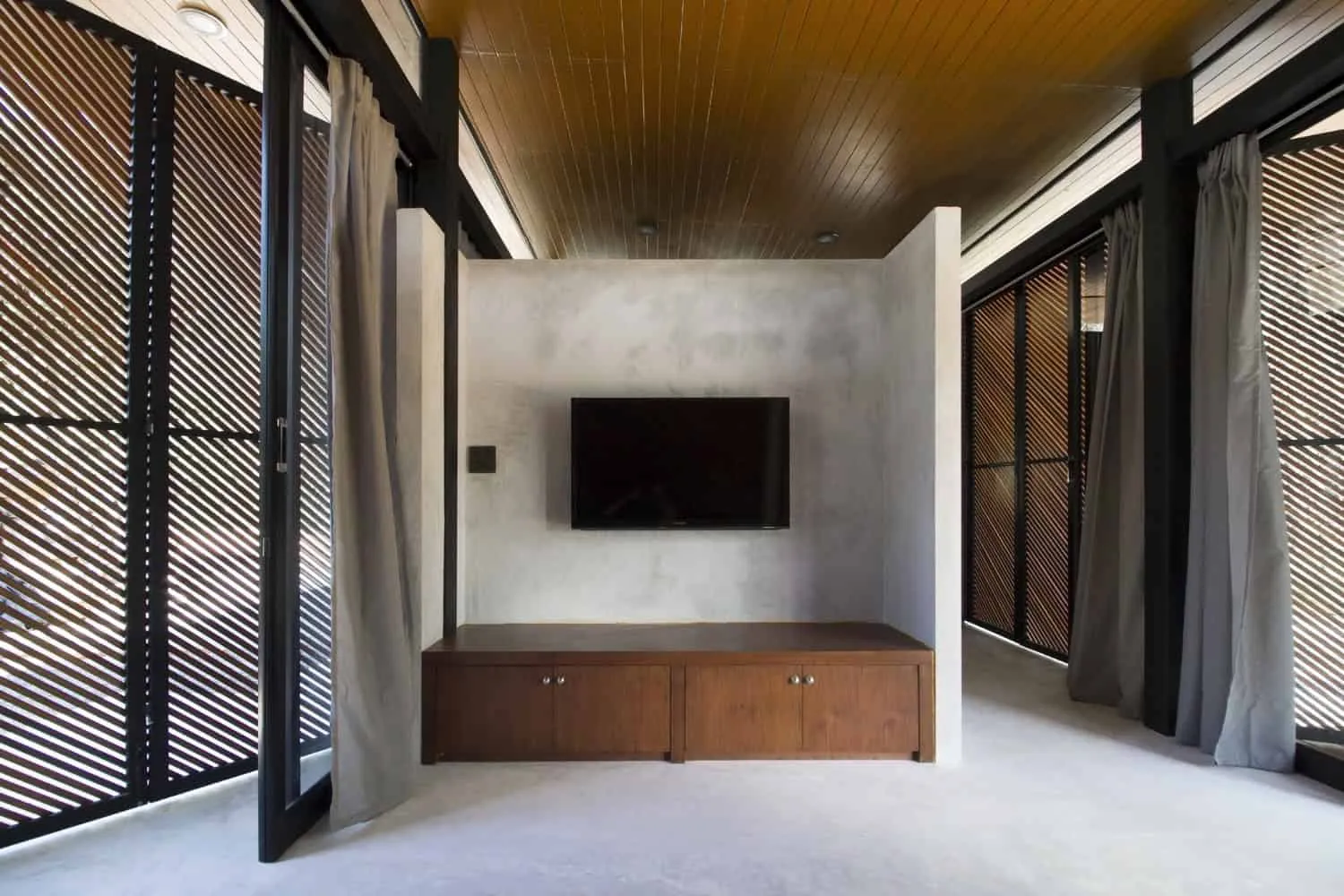 Fattahlung House by Architect Rakchai Noratedilok in Thailand