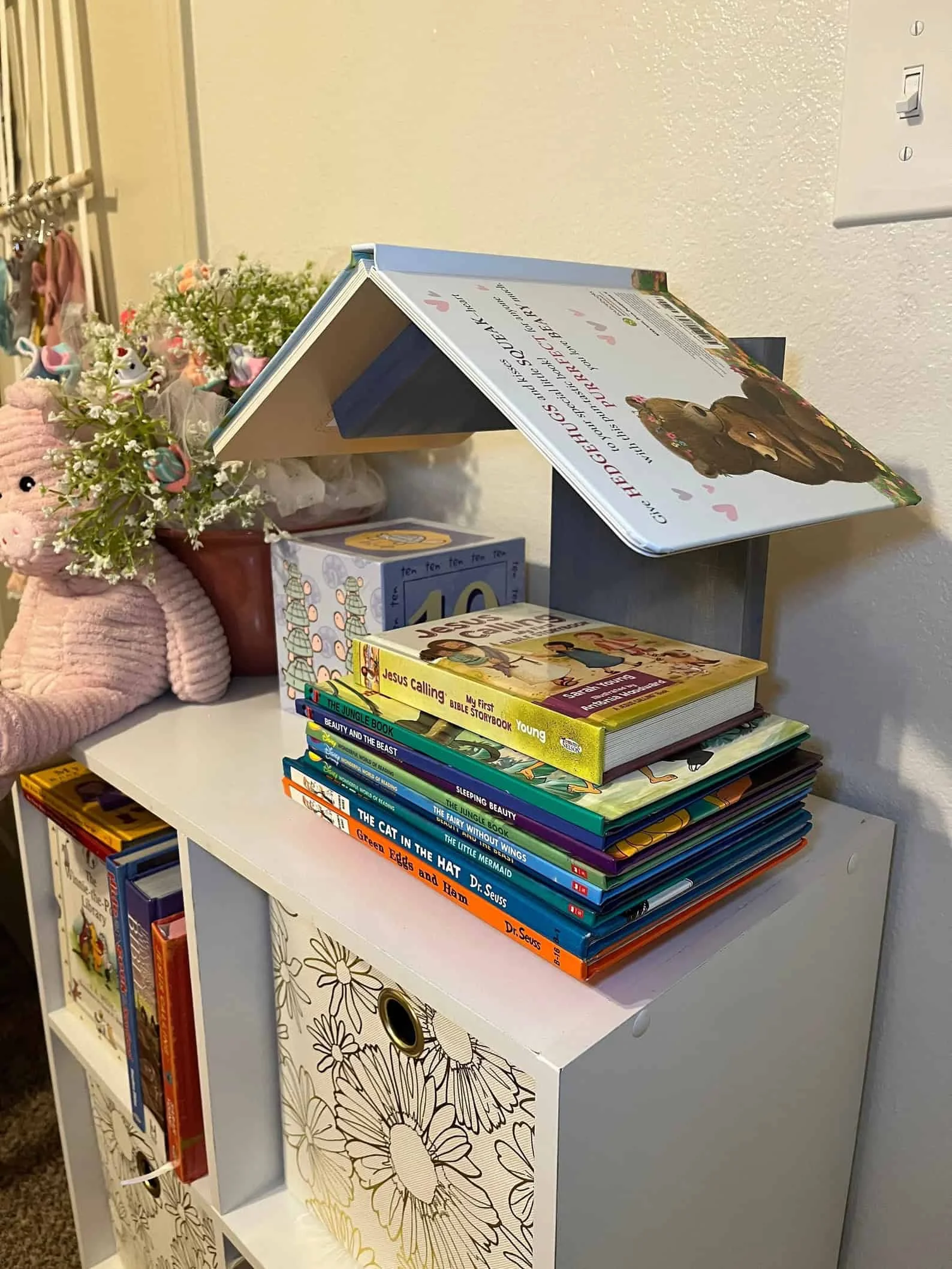 15. Хранение книг у кровати