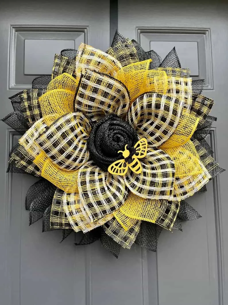 12. Guirnalda con abeja y girasol